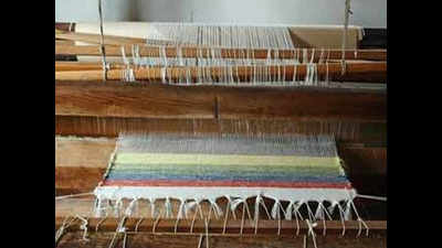 Collector urges weavers to brand handloom products for better returns
