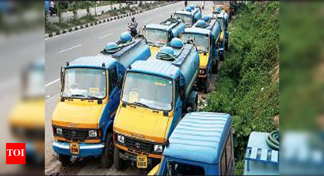 Tankers Supply Water In Kochi Water wars Municipality, tanker assn