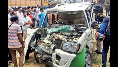 Head-On Collision Between An SUV And A School Bus: SUV, school bus ...