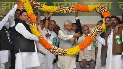 Nitish takes potshots at Jharkhand govt despite bonhomie with BJP in Bihar