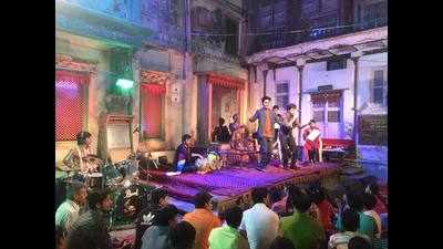 Parth Oza performs at Desai Ni Pol for Ahmedabad Foundation Day