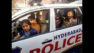 Marredpally inspector helps 40 stranded students make it to their centre on day 1 of Intermediate exams