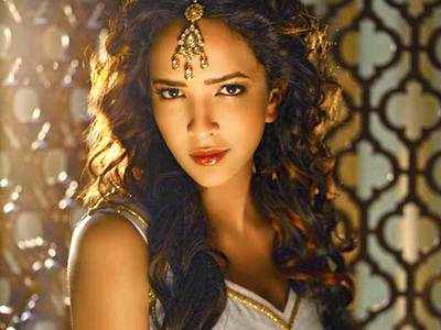 Lakshmi to star in the Tamil remake of Tumhari Sulu