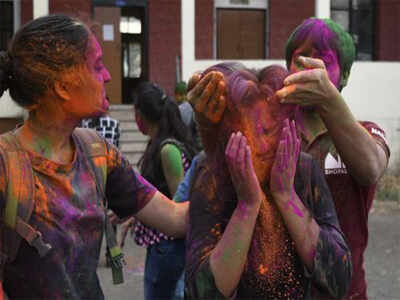 Holi hai: Ammonia-hit capital short of water, think twice before you waste any | Delhi News - Times of India Holi hai: Ammonia-hit capital short of water, think twice before you waste any | Delhi News - Times of India