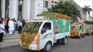 Naveen Patnaik flags off video vans for Ama Goan, Ama Vikas programme