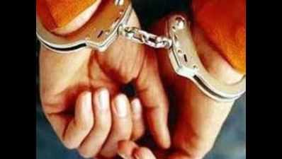 Two nabbed with Rs 1 lakh worth drugs near Thane station