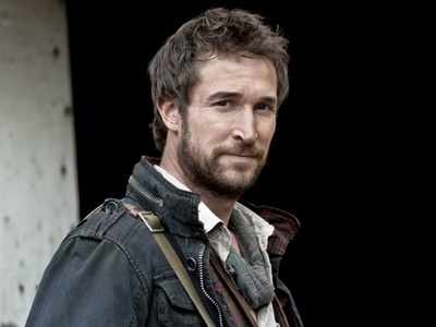 "ER" actor Noah Wyle to be seen in the pilot of "Red Line"
