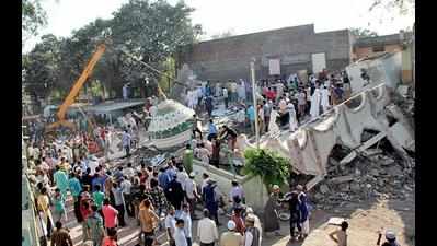 One killed as dargah under repair collapses