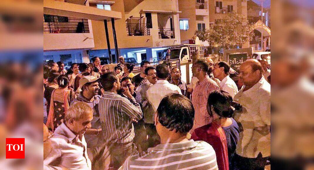 Chhani residents expose liquor den | Vadodara News - Times of India