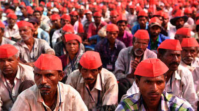 Maharashtra farmers protest: Under-pressure Maharashtra govt accepts ...