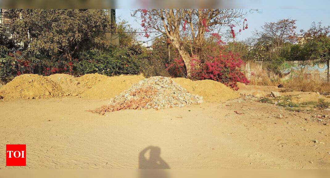 Park in neglect - Times of India