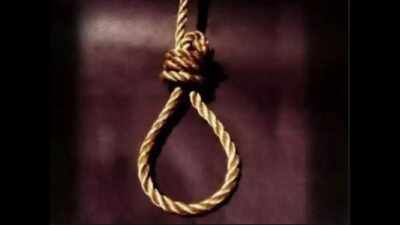 17-year-old hangs self after tiff over phone