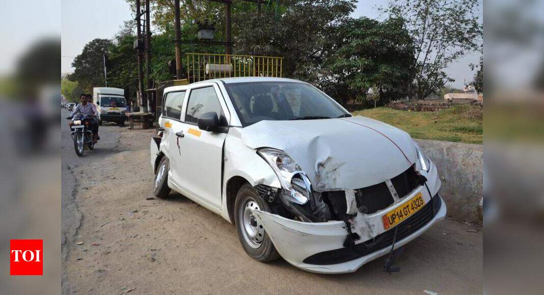 80-year-old woman killed as taxi hits truck in Ghaziabad | Ghaziabad ...