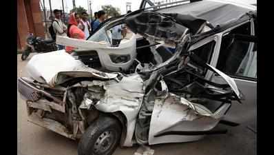 Noida: 5 killed as car crammed with 10 hits truck