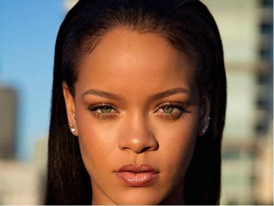 International pop-sensation Rihanna slams Snapchat for approving an insensitive advertisement