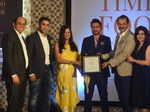Jeevan Verma and Rahul Bahl of Narang Group award Aashish Kapoor, Meghna Kapoor, Joydeep Singh, Triveni Singh and group
