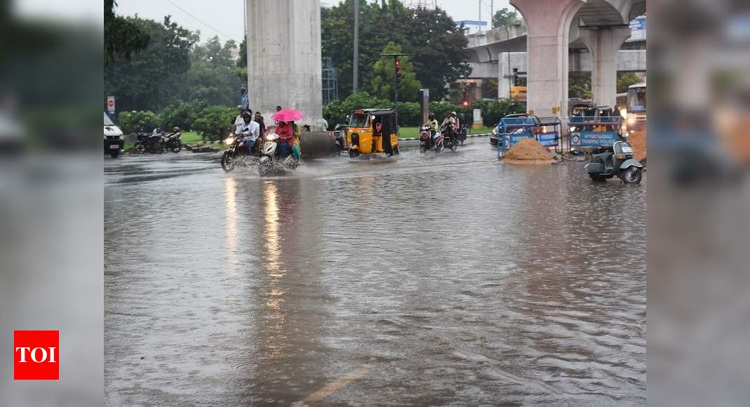 Morning drizzle turns Hyderabad roads into slippery maze | Hyderabad ...