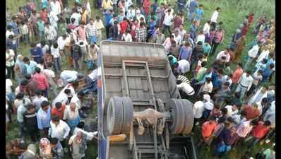 14 dead as bus falls in dry canal at Runni Saidpur in Bihar's Sitamarhi