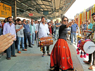 When Swara's bhai ki baraat took over New Delhi station