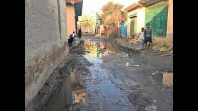 Road from Crossings Republik to Greater Noida mired in muddy reality