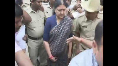 Sasikala gets 15-day parole to attend husband's funeral