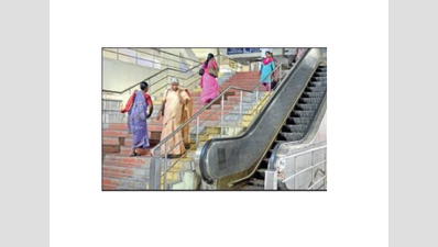 Defunct escalators at MRTS stations irk commuters