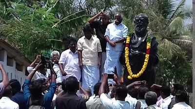 CRPF suspends havildar who damaged Periyar statue in TN