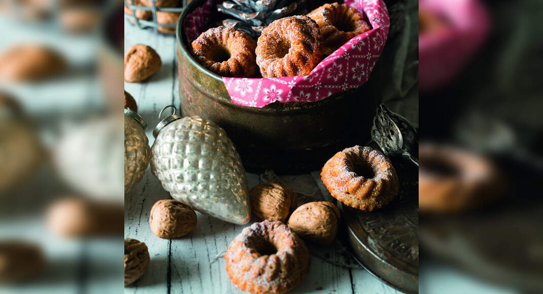 Walnut and Cranberry Mini Bundt Cake Recipe: How to Make Walnut and Cranberry Mini Bundt Cake Recipe