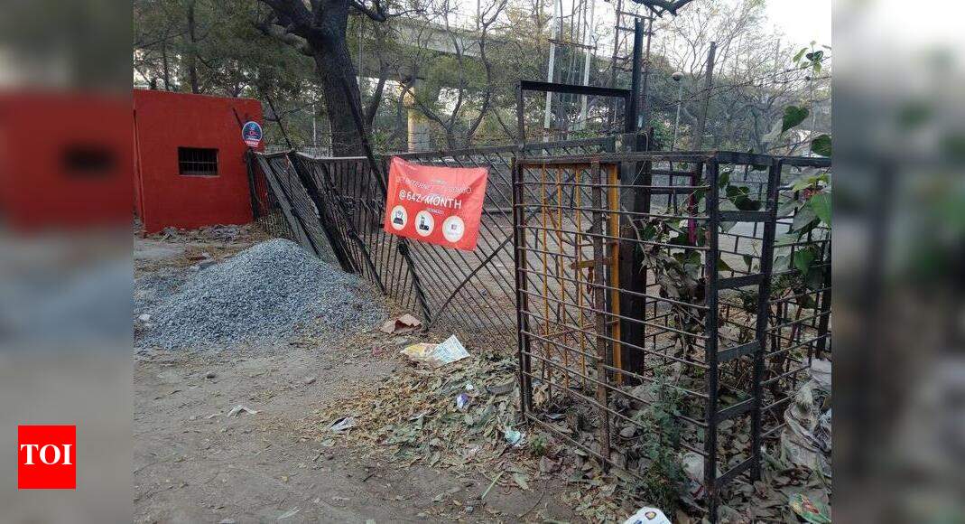 The Dancing gate. - Times of India