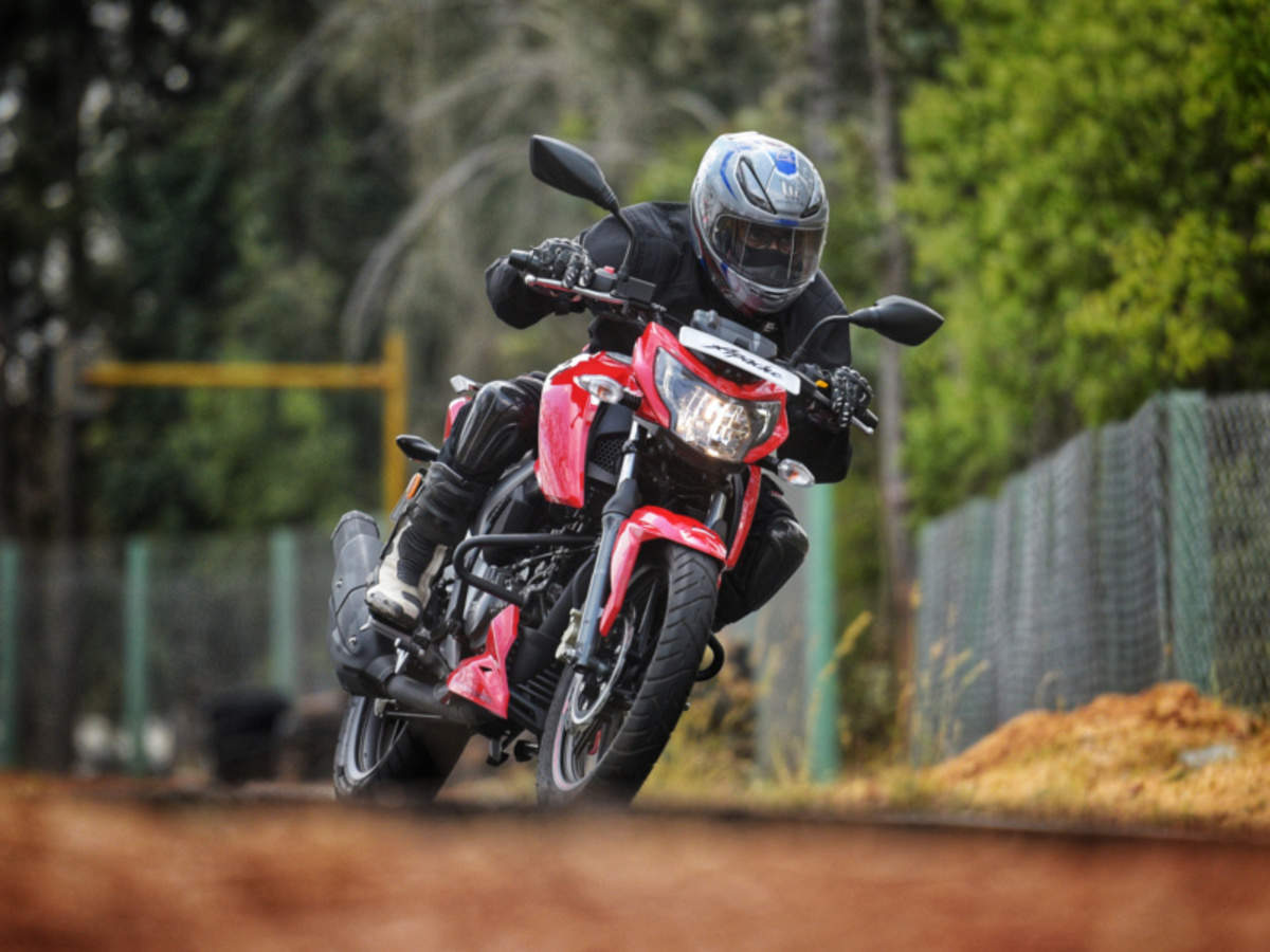 Tvs Apache Rtr 160 Review 18 Tvs Apache Rtr 160 4v Review Looks Meaner Goes Faster Times Of India