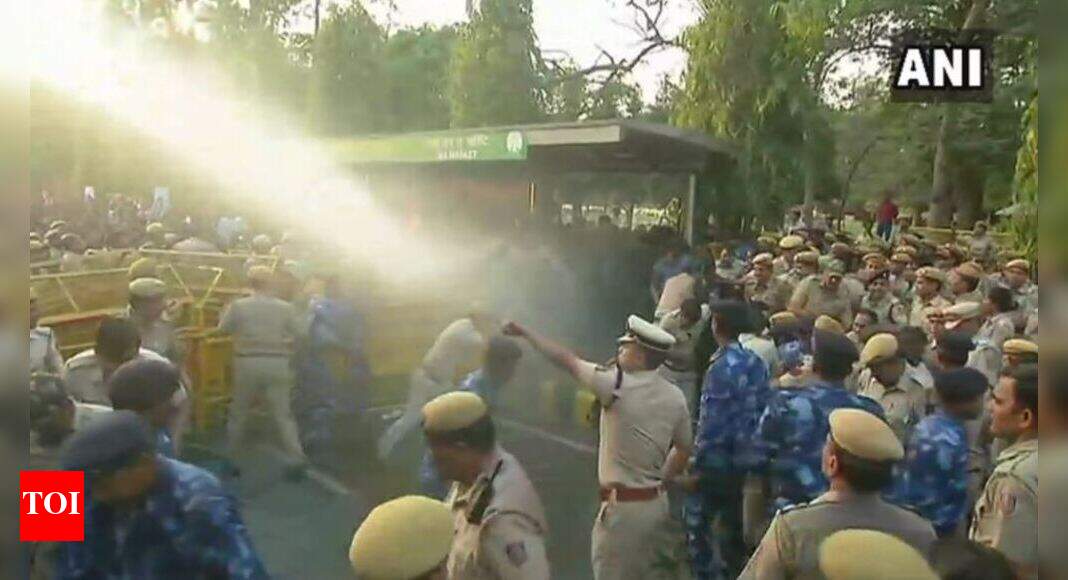 Cops stall JNU student-teacher march to Parliament | Delhi News - Times ...