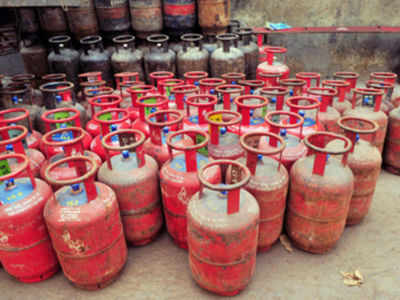 Govt pushes oil companies to defer loan recovery under free LPG scheme