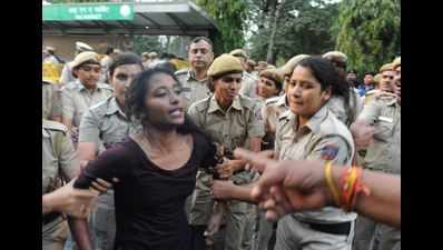 JNU protest: NCW orders probe, meets policemen