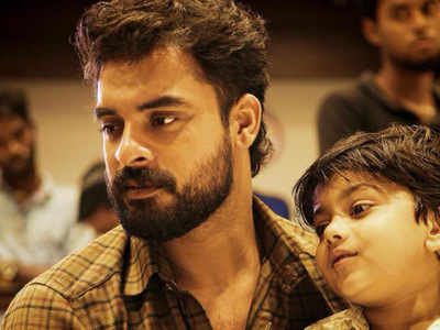 Tovino Thomas is a chain-smoker in Theevandi