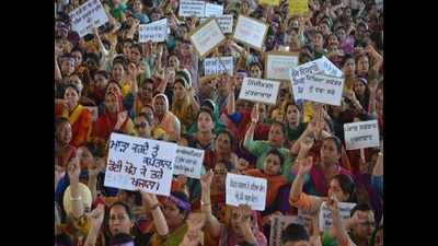 18,000 teachers block national Highway for one hour; police to lodge FIR