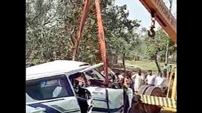 Truck Hits Car: Truck hits car, five of family killed in Sambhal ...