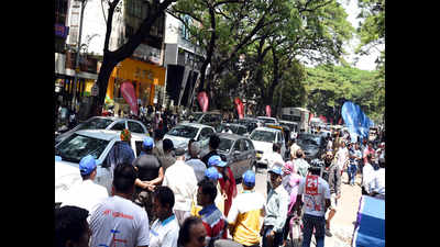 Prestigious cycle race runs into Pune traffic on Jangli Maharaj Road