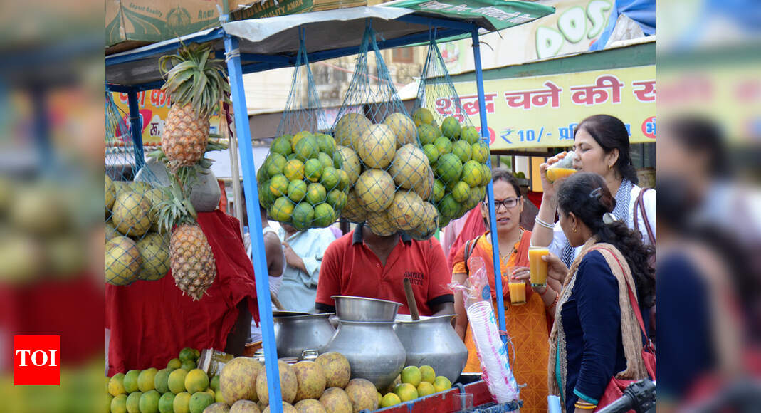 Brisk business for fruit juice vendors Patna News Times of India