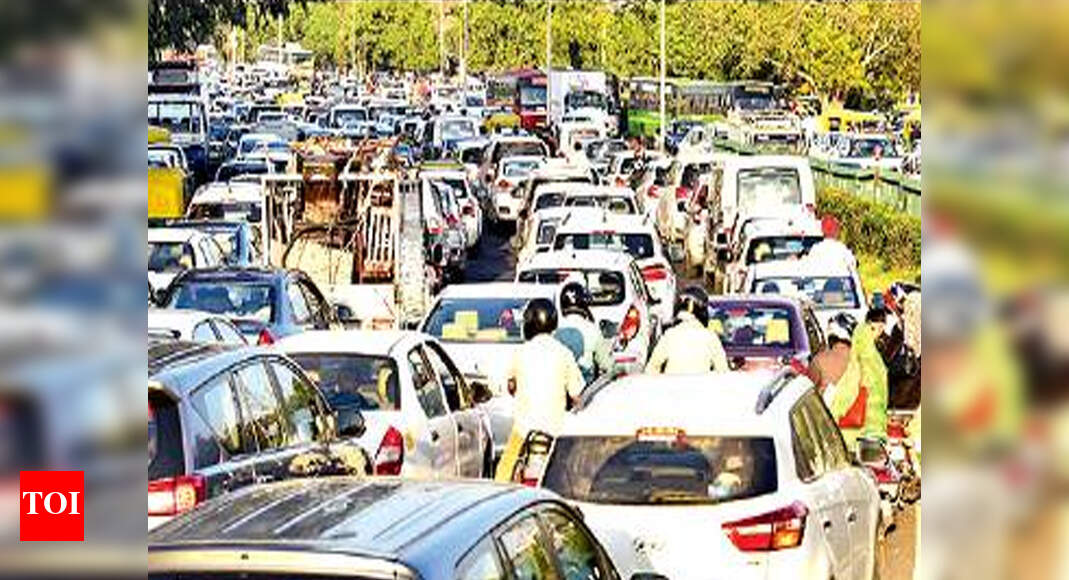 Housing Board Stir against epanchayat facility hits traffic at