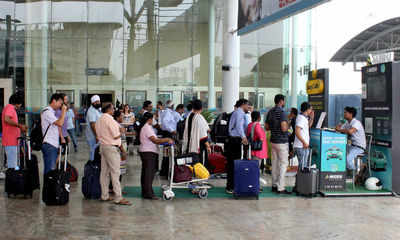 Chaos At Delhi Airport As Hundreds Of Bags Misplaced | Delhi News ...