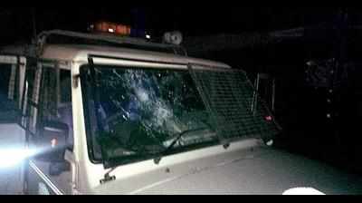 Mob attacks cops who went to catch bootlegger in Ganpatpura