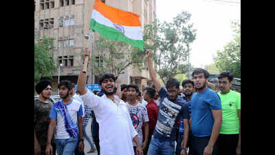 Paper leak: Students protest outside CBSE office | Delhi News - Times