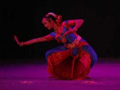 Girls from China performed Bharatanatyam in Aurangabad
