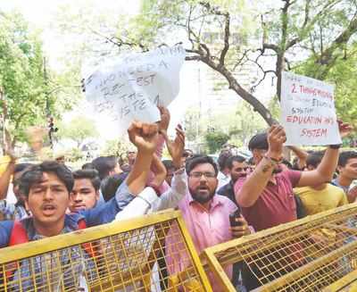 Students protest outside CBSE office in Delhi