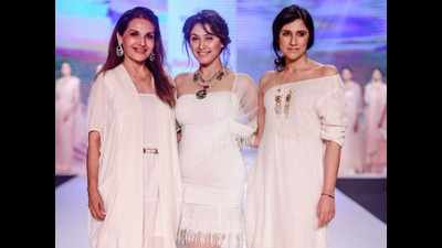 Manjari Phadnis turned showstopper for Rina Dhaka and Poonam Soni on Day 2 of Bombay Times Fashion Week