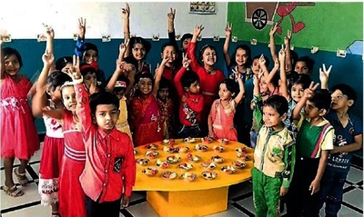 School children celebrate fruit day to spread health awareness