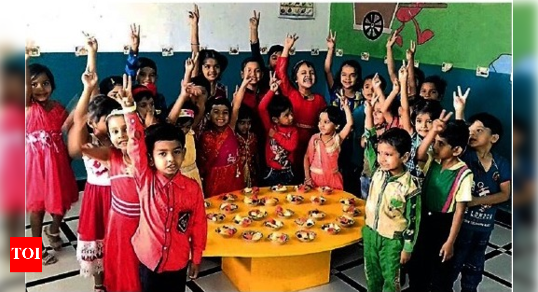 School children celebrate fruit day to spread health awareness Events