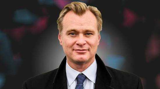 Woah! Christopher Nolan doesn’t believe in using mobile phones!