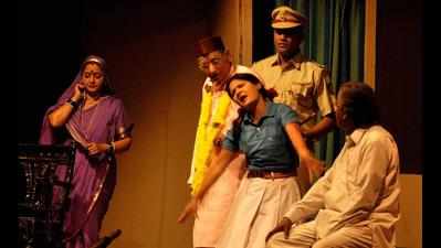 Marathi play ‘Ganga Jamuna’ staged in zadi patti style