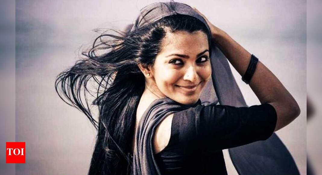 Parvathy Thiruvoth Photos: Check out Parvathy Thiruvoth photographs and ...